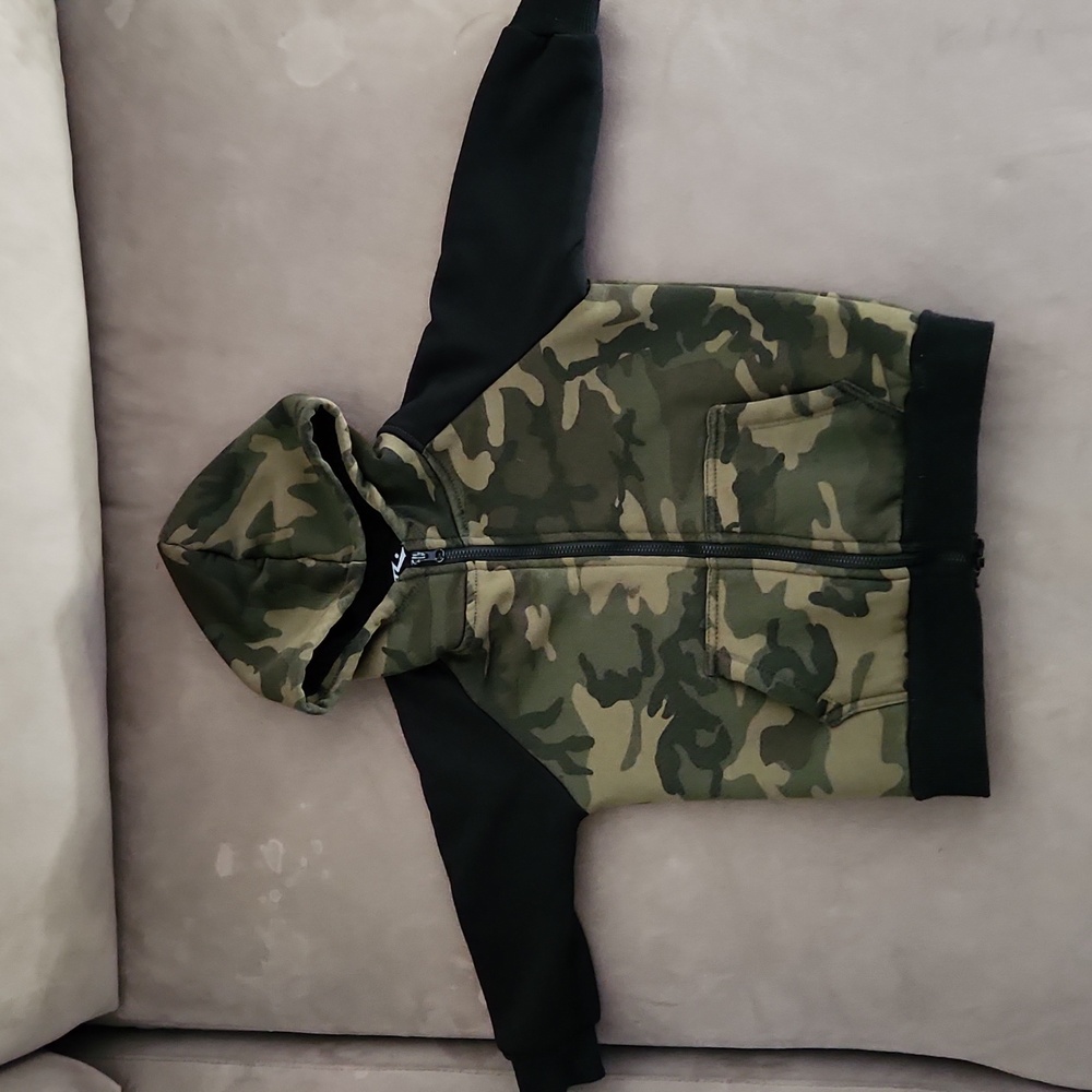 Sherpa lined camo and black toddler zip up hoosy. Size 2T